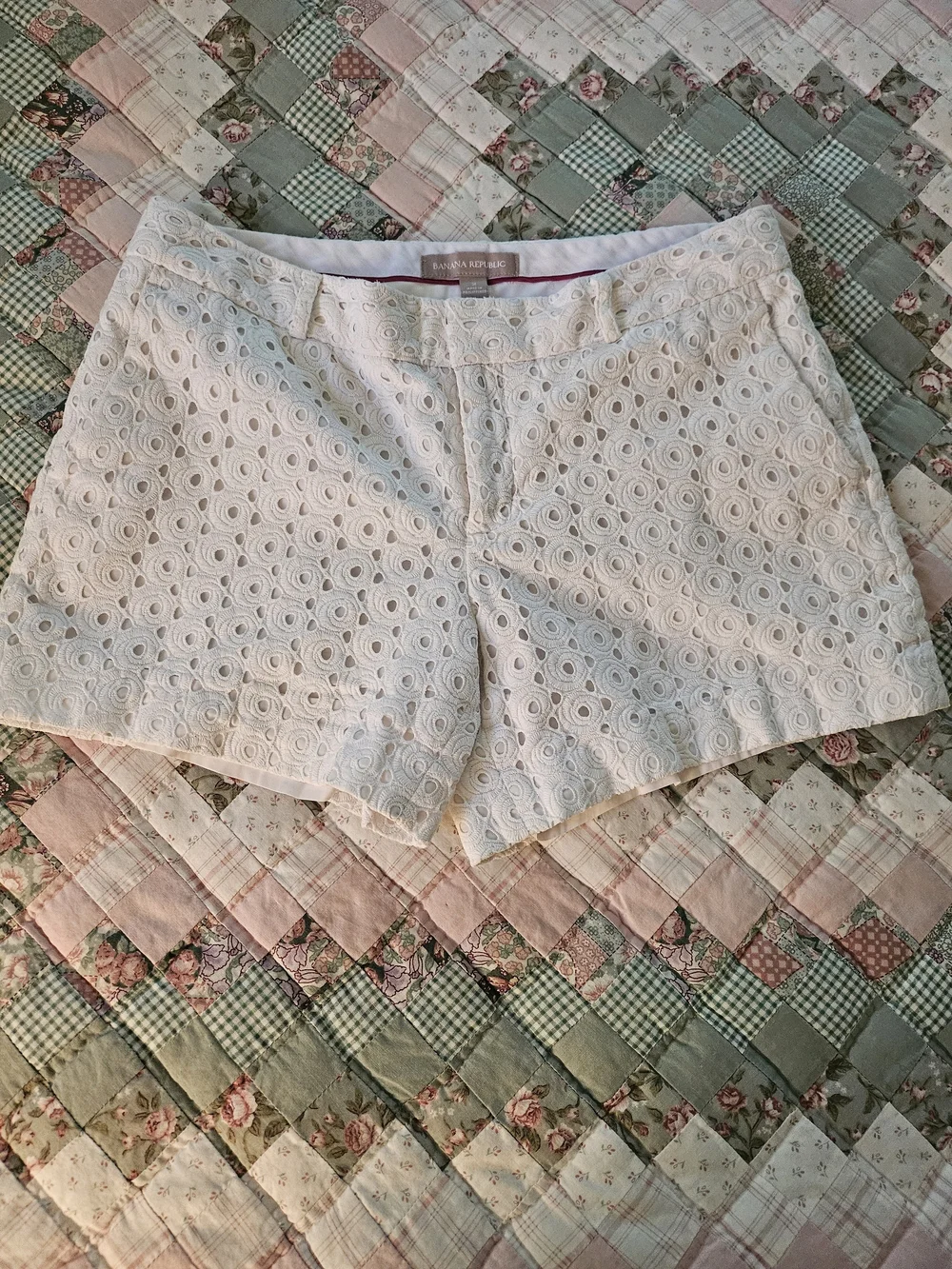 Banana Republic Islet Hampton White Crochet Shorts - Size 2 - Picture 1 of 9